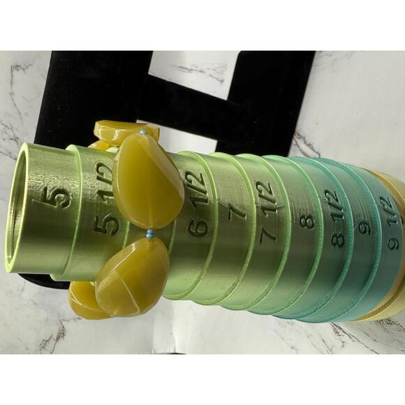 Vintage 6” Chunky Yellow Resin Statement Bracelet - Picture 5 of 5